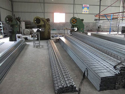 鋅鋼護(hù)欄生產(chǎn)車間