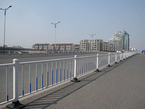道路鋅鋼護欄